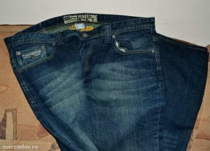 vand-jeansi-de-barbati-marca-americana-peakstone-fotografii